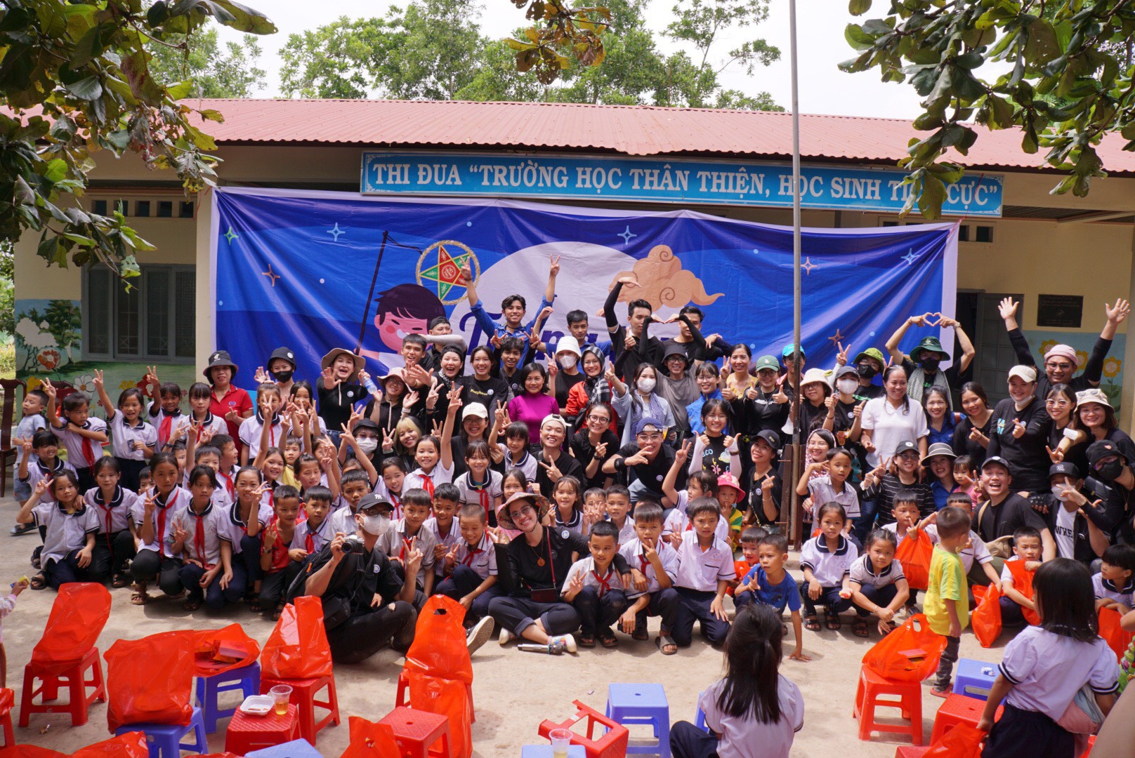 Đoàn xã Krông Buk phối hợp với các ban ngành của xã tổ chức chương trình "Trung thu năm nay 2023"